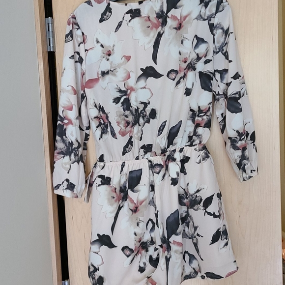 Floral wrap romper - Picture 3 of 3